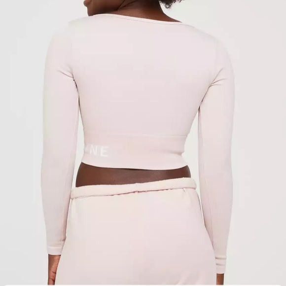 AERIE OFFLINE AEO Sidewalk Seamless Ribbed Long Sleeve Cropped Shirt - Picture 4 of 4